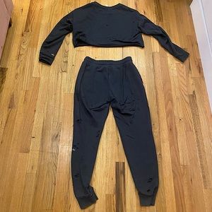 ALO YOGA Sweatsuit - Dark Gray Matching Crop Sweater with Joggers